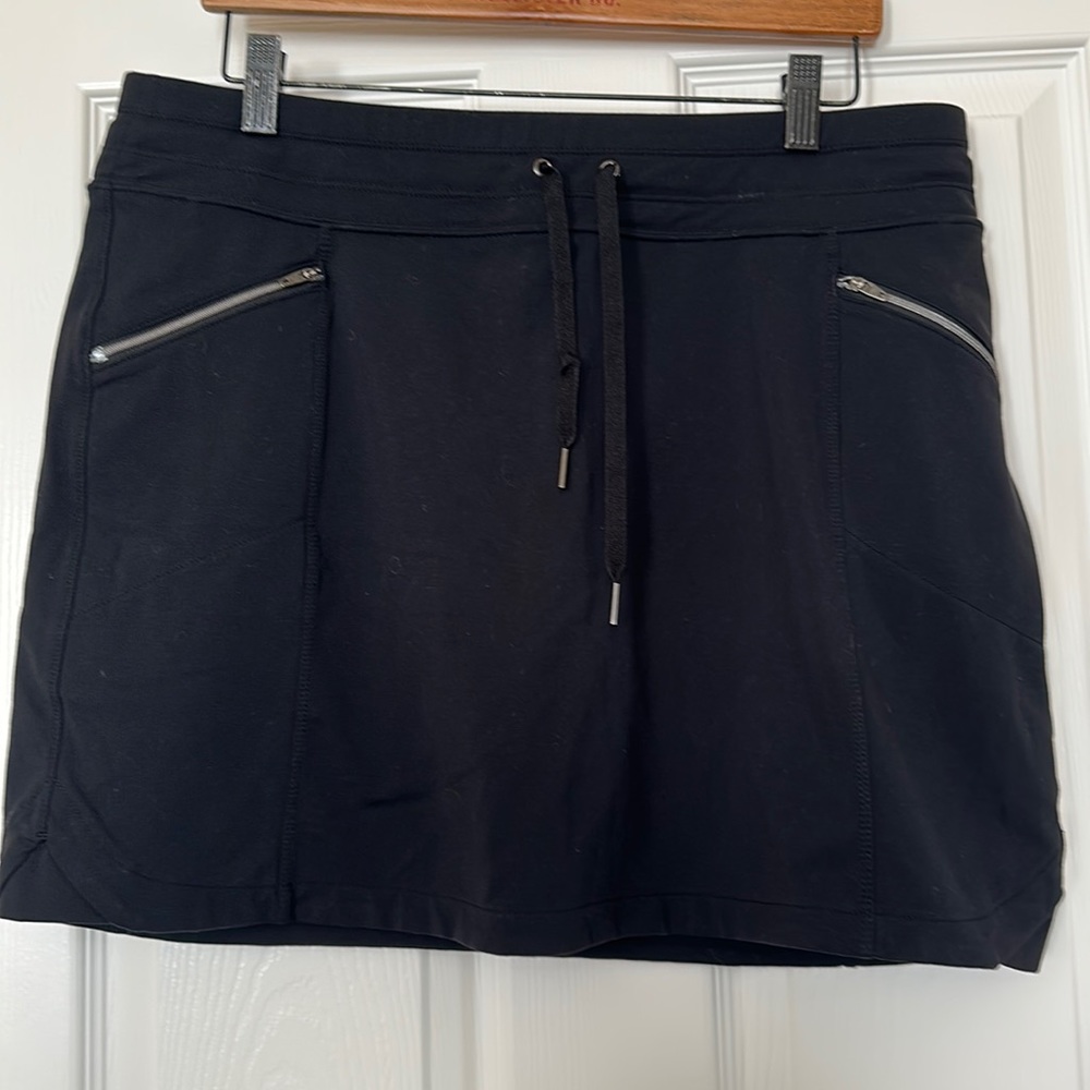 Athleta Skort. Black. Size L. Excellent condition.